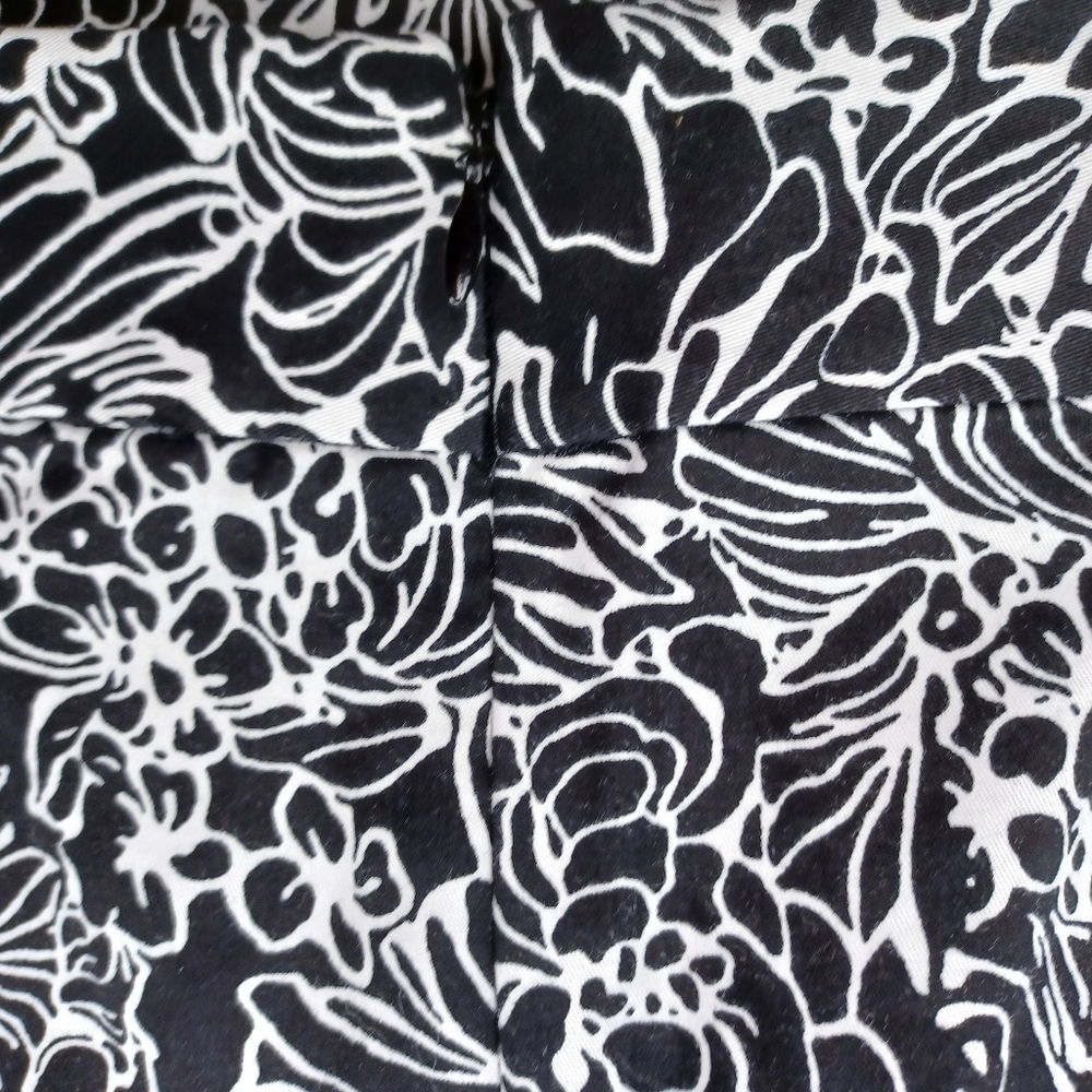 Talbots Floral Black and White Women's Pencil Preppy Skirt - Picture 11 of 12